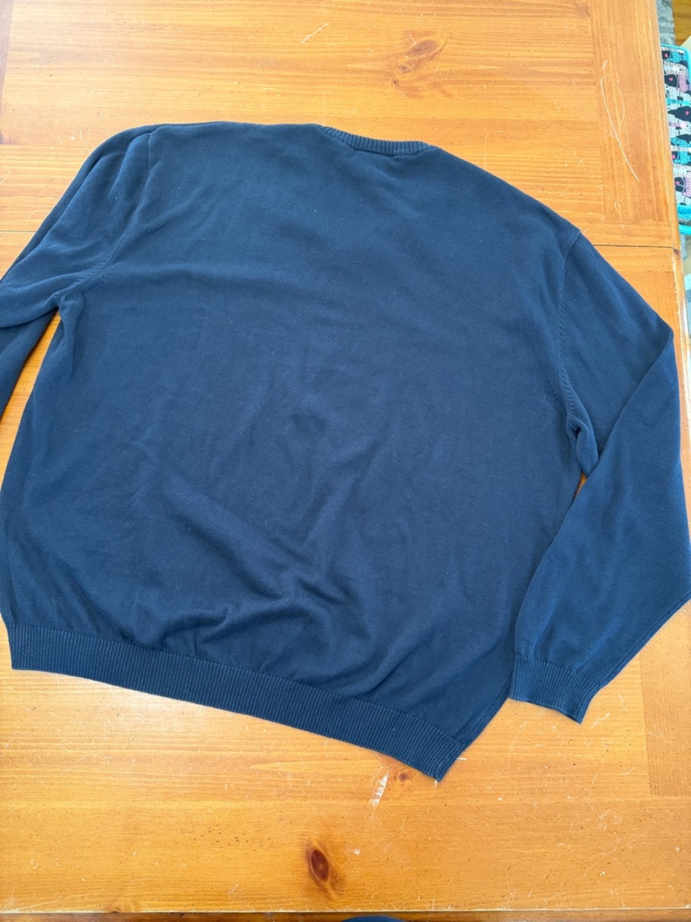Lacoste Men's V-Neck Sweater in Navy with Green Logo - Picture 8 of 11